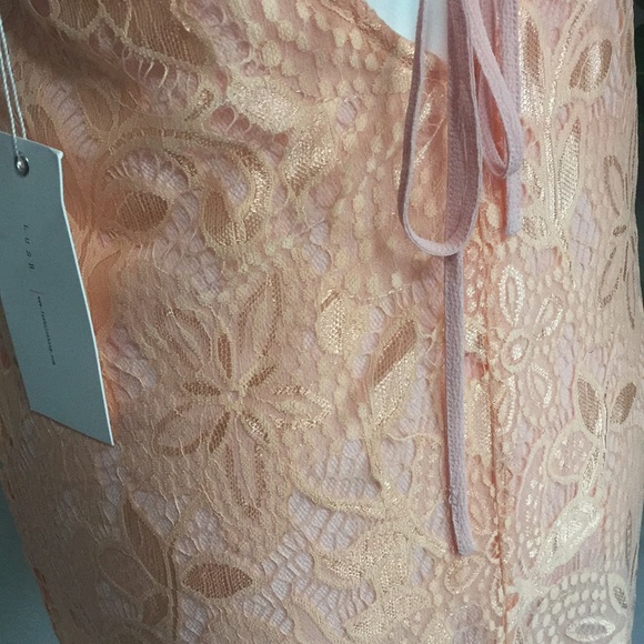 Lush lace dress - Picture 3 of 3